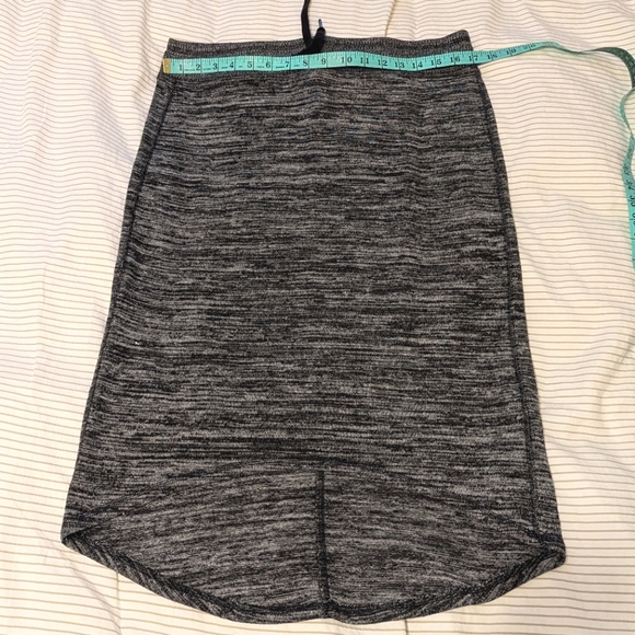 EUC Joe Fresh Active mid-length skirt - Picture 5 of 6